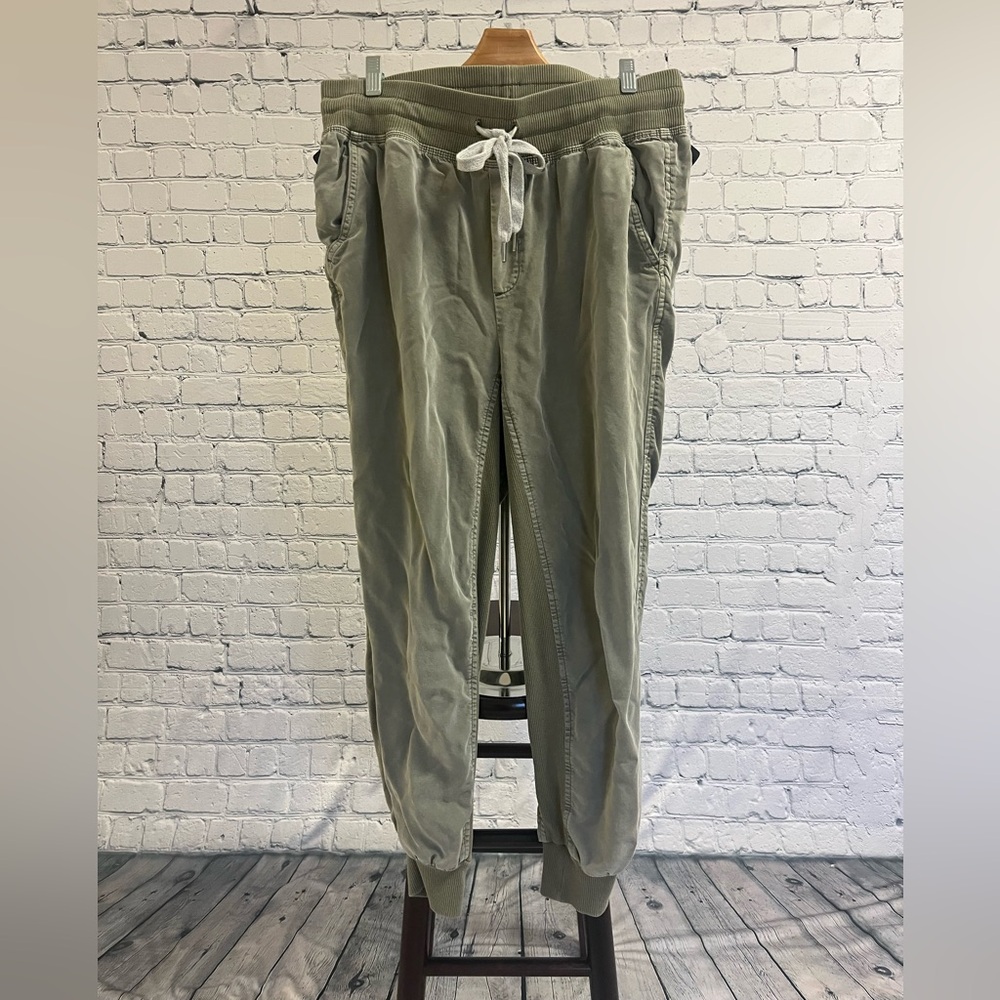 Aerie green pull on pants size M
